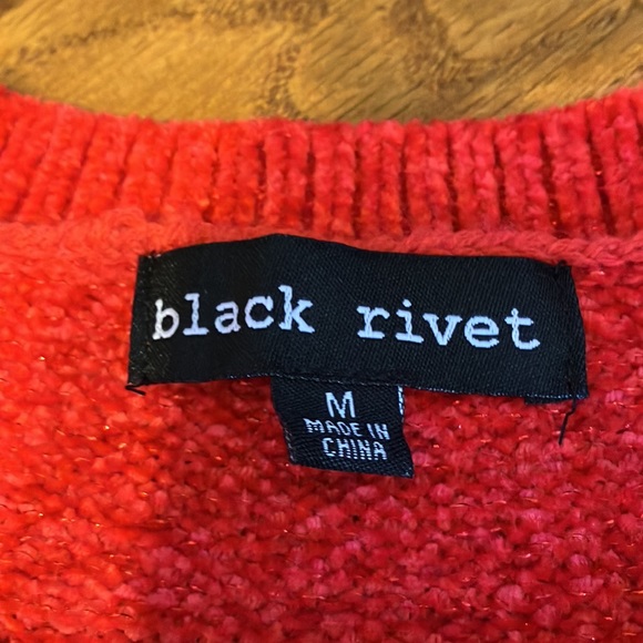 M BLACK RIVET RED & WHITE SWEATER WITH A SUBTLE SPARKLE IN THE THREAD - Picture 7 of 8